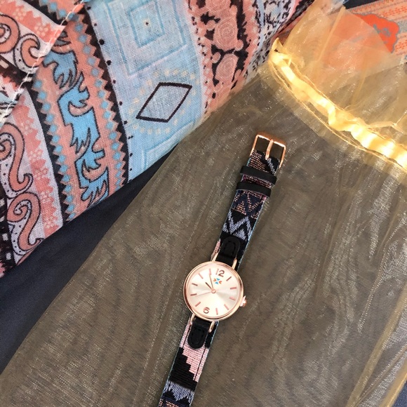 ✨ NWT Gift Set Matching Watch & Scarf - Picture 3 of 7